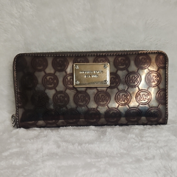 Michael Kors Metallic Gold Leather Jet Set Zip Around Wallet - Picture 1 of 8